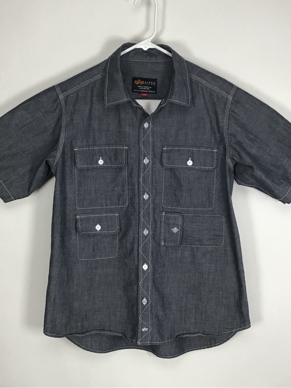 Alpha Industries men’s short sleeve button down shirt medium